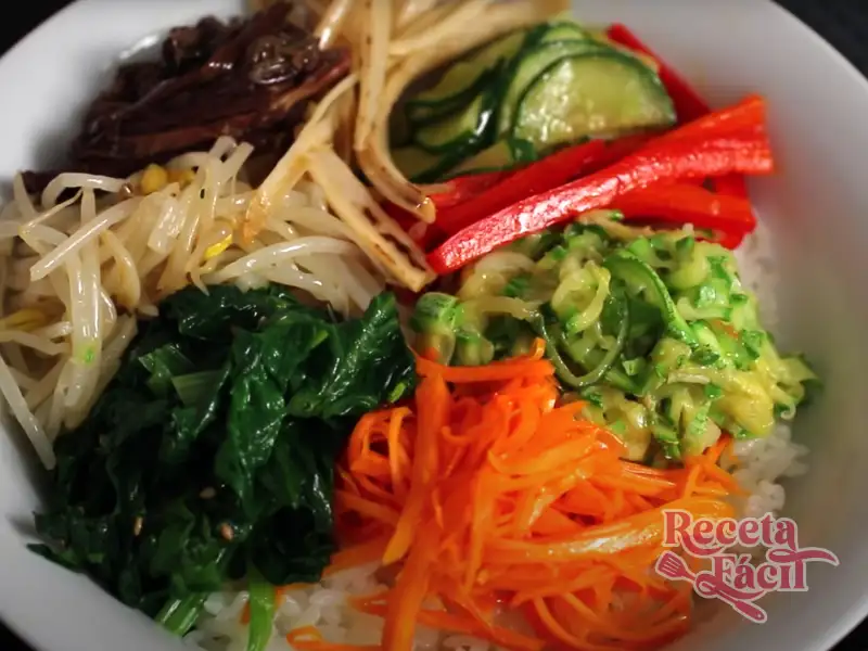 Cuenco de Bibimbap y Dolsot-bibimbap - Platos Coreanos Coloridos y Sabrosos