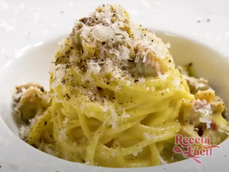 Plato pasta Carbonara Fácil - Receta Italiana