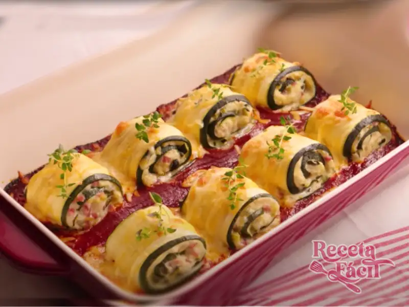 Rollitos de calabacín rellenos gratinados en fuente de horno