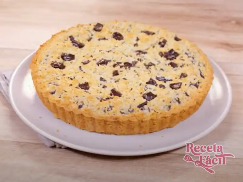 Deliciosa tarta de chocolate con crumble crujiente y crema suave