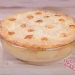 Delicioso Pastel de Patata al estilo napolitano, servida en una mesa familiar.