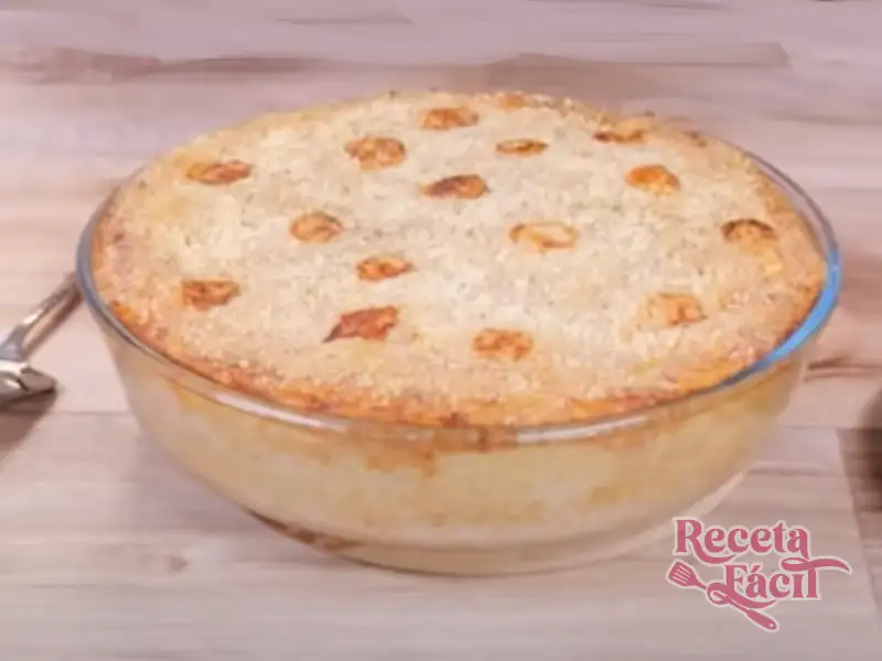 Delicioso Pastel de Patata al estilo napolitano, servida en una mesa familiar.